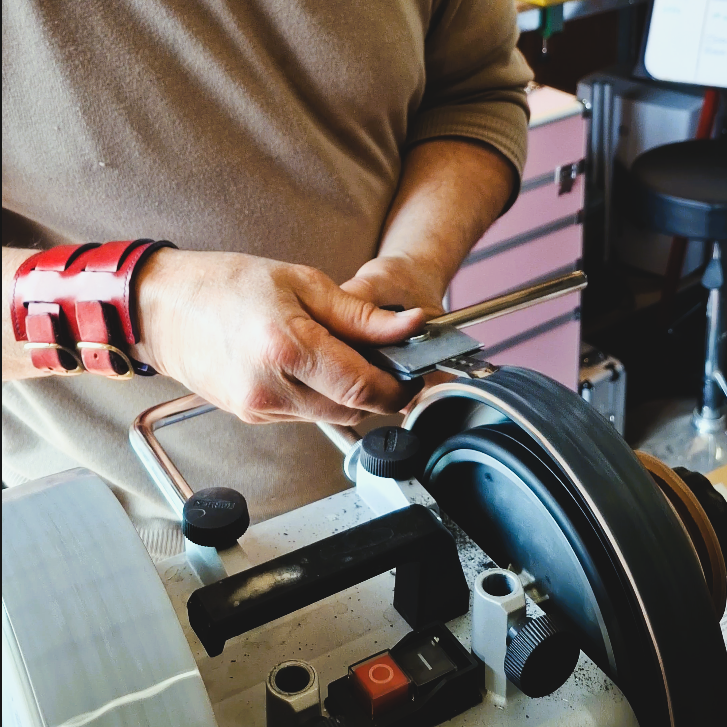 Affutage couteau à gratter les anches