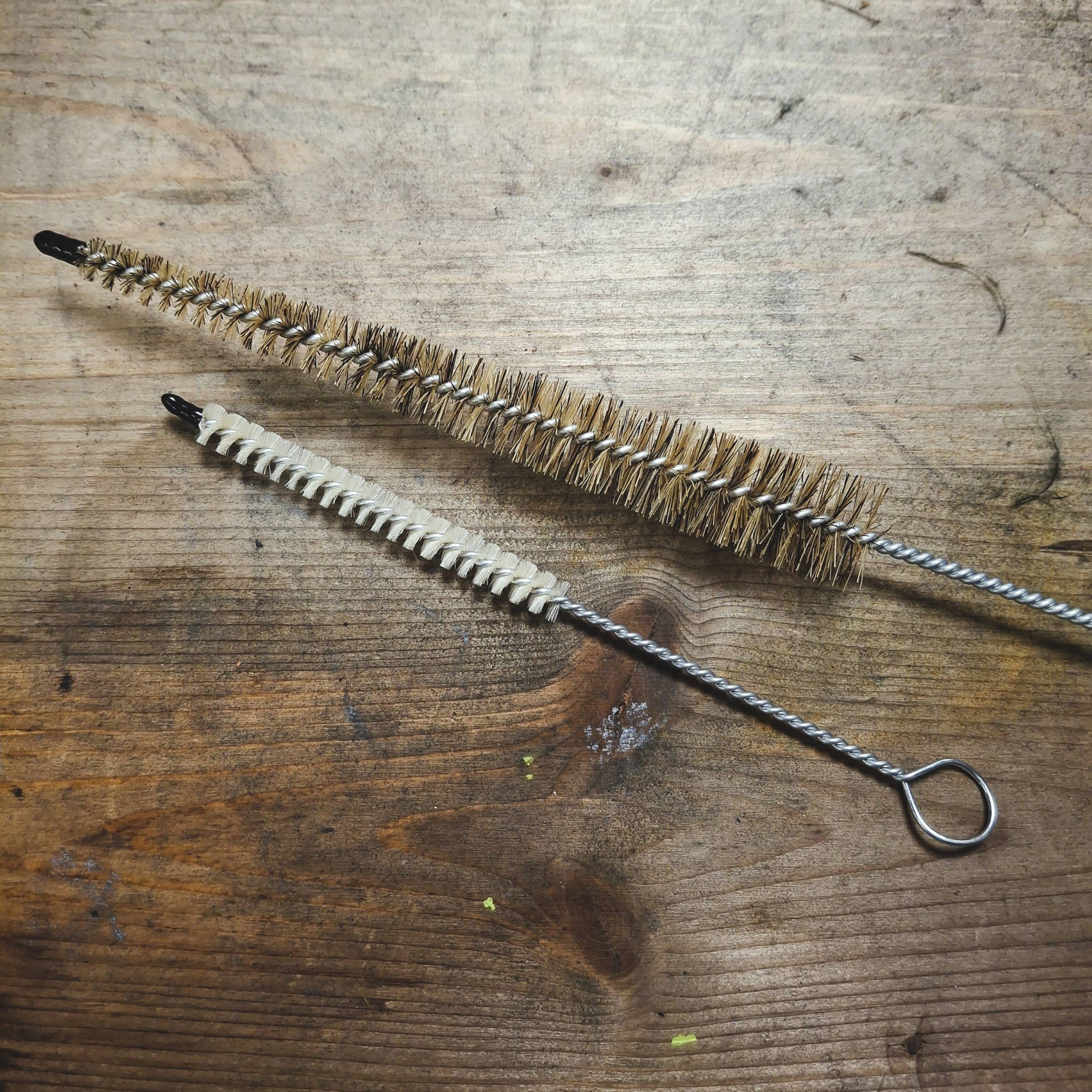 Goupillon pour nettoyer les instruments à vent de type bombarde